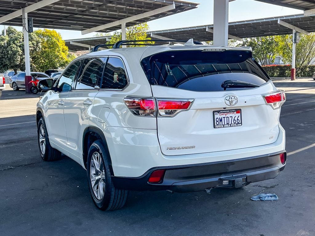 Used 2015 Blizzard Pearl Toyota LE Plus V6 image 4