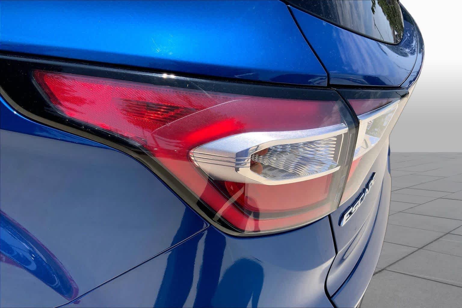 Used 2017 Lightning Blue Metallic Ford SE image 28
