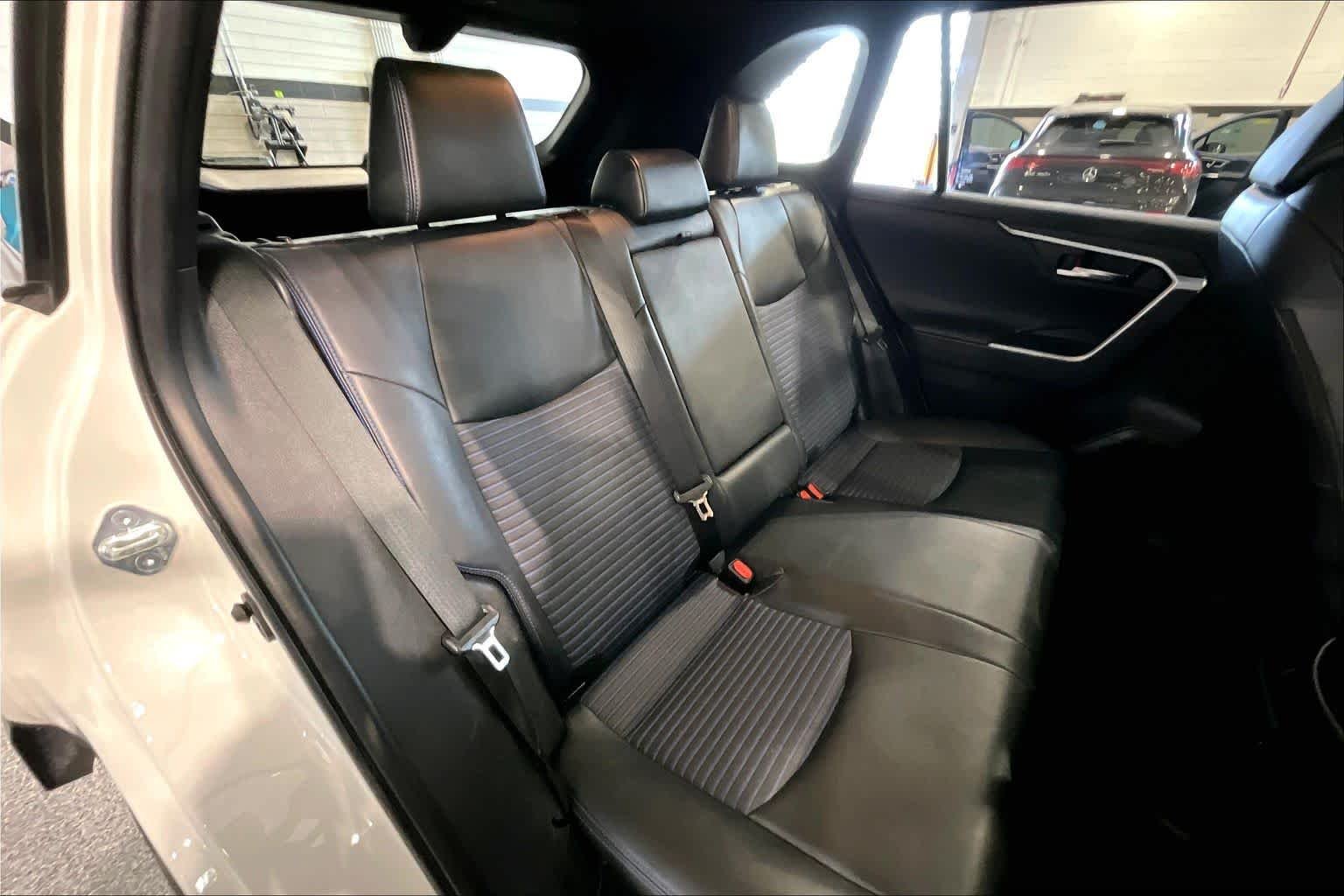 Used 2021 Blizzard Pearl/Midnight Black Metallic Toyota Hybrid XSE image 18