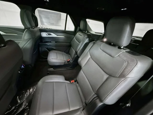 New 2027 Agate Black Metallic Ford Active image 24