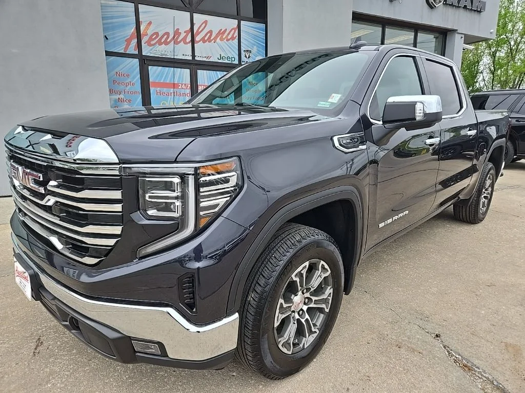Used 2025 GMC Sierra 1500 SLT with VIN 1GTUUDED5SZ314928 for sale in Kansas City