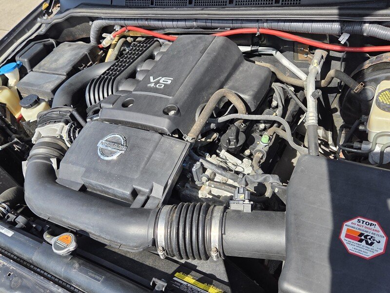Used 2015 Arctic Blue NISSAN 2WD CREW CAB SWB AUTO SV image 21