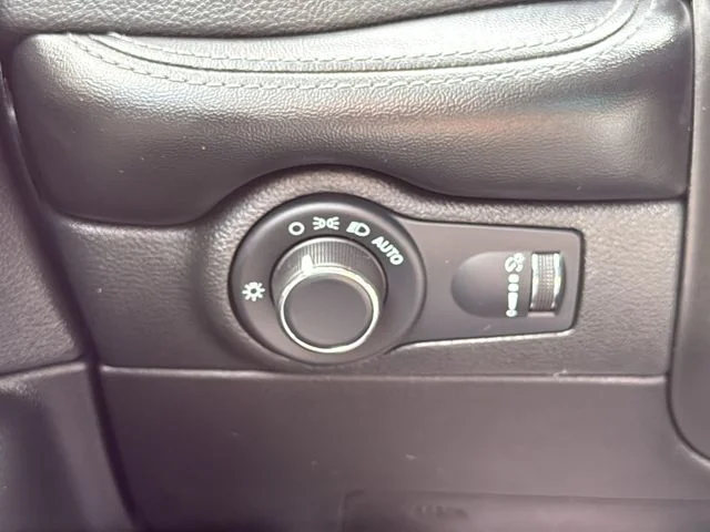 Used 2023 Gray Dodge SXT image 26