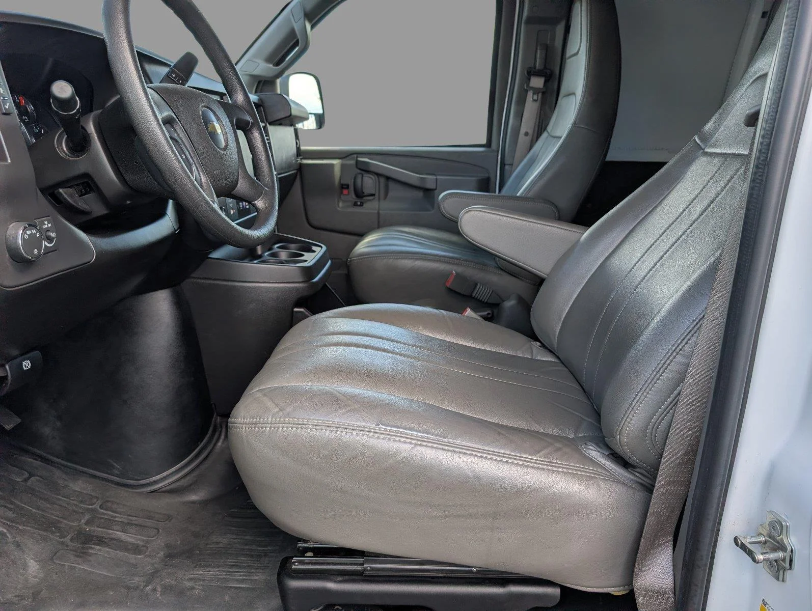 Used 2025 Summit White Chevrolet WT image 3