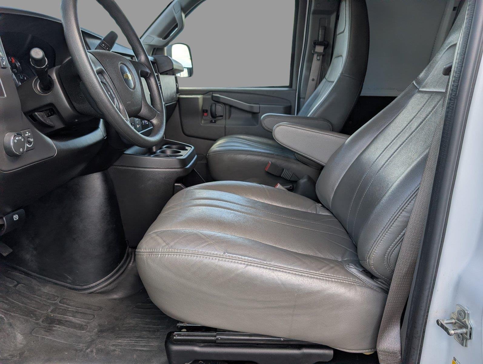 Used 2025 Summit White Chevrolet WT image 3
