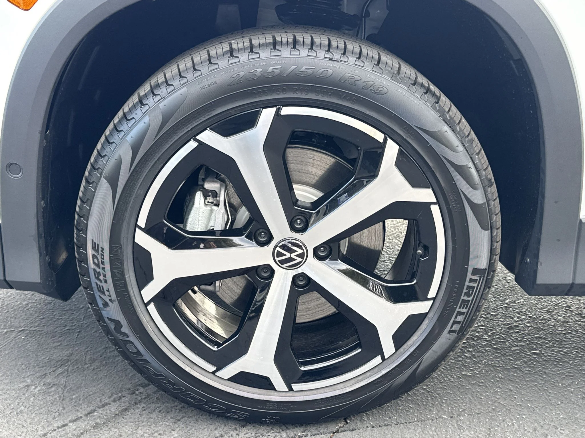 New 2026 Pure White Volkswagen SE image 10