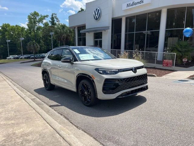 2026 Volkswagen Tiguan 2.0T SE R-Line Black 4Motion's photo