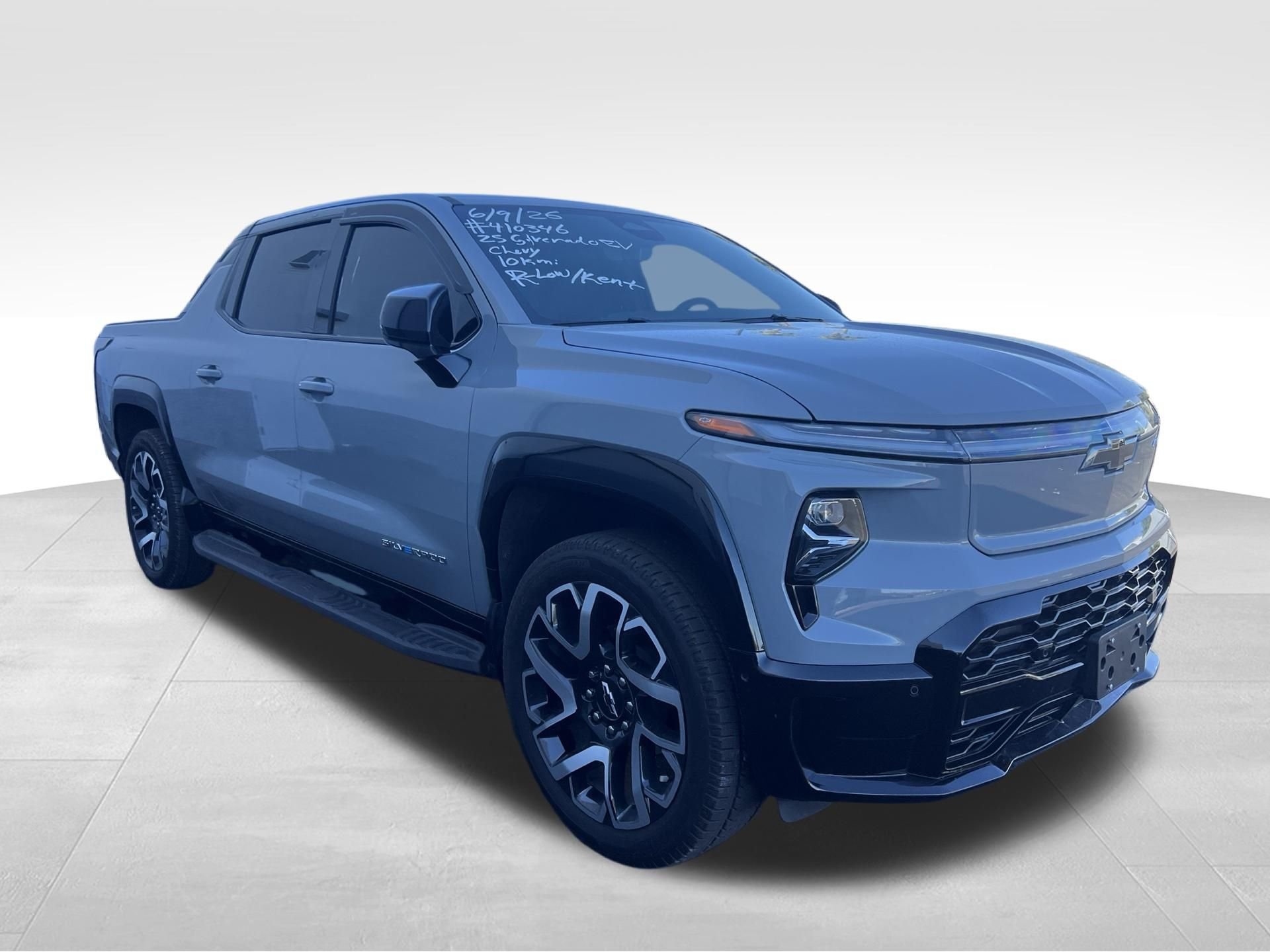 Used 2025 Gray Chevrolet RST image 3
