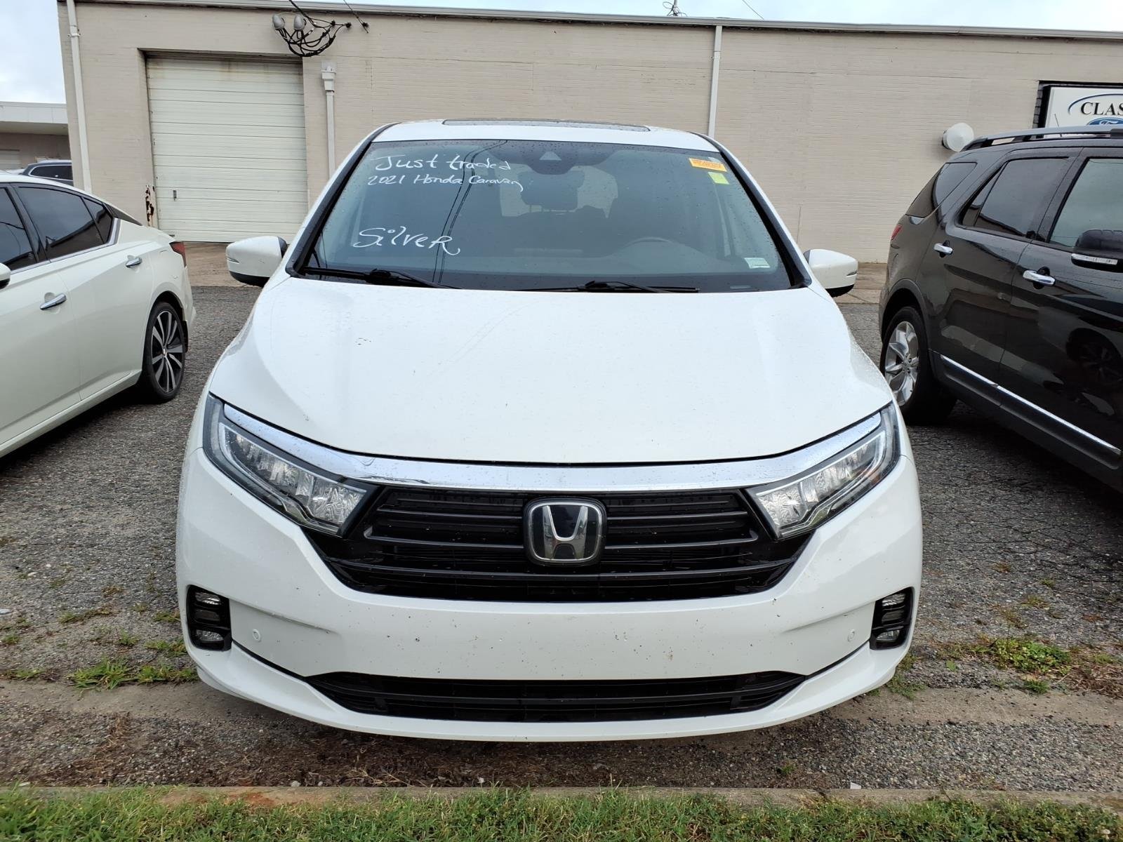 Used 2021 Platinum White Pearl Honda Touring image 2