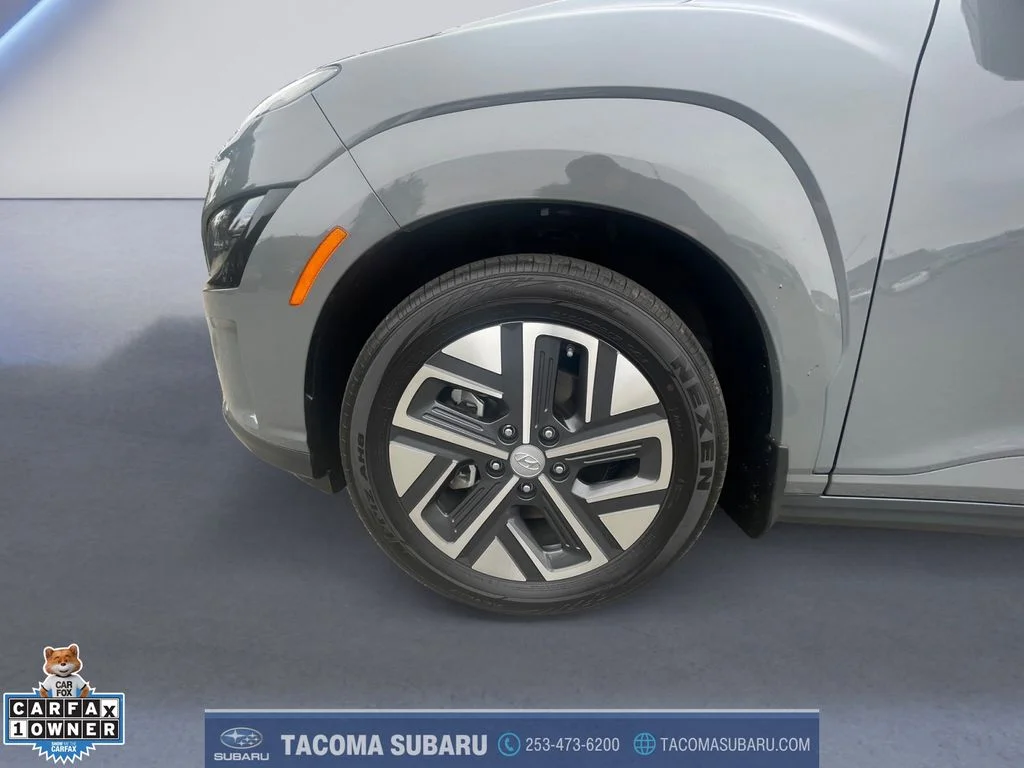 Used 2023 Gray Hyundai SE image 9