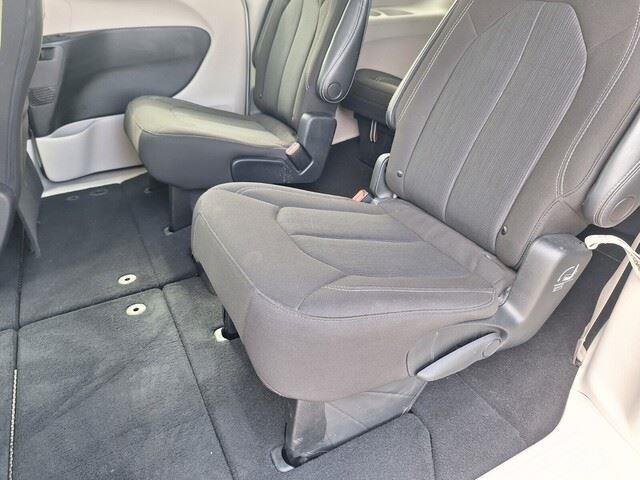 Used 2023 Bright White Clearcoat Chrysler LX image 25
