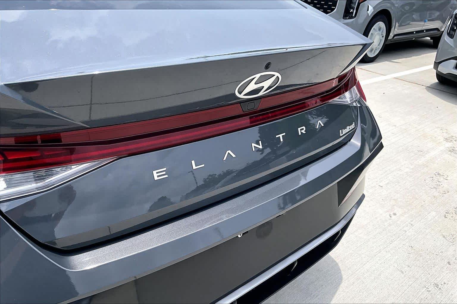 Used 2025 Ecotronic Gray Hyundai Limited image 30