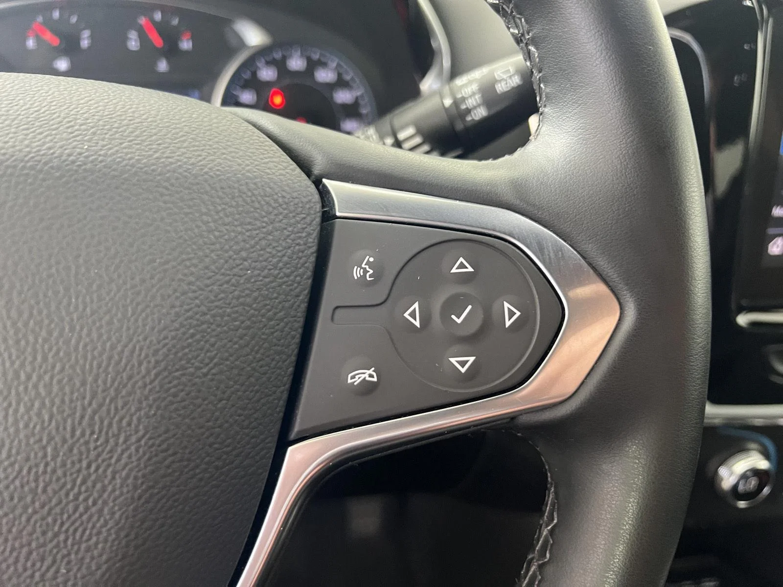 Used 2023 Summit White Chevrolet LT image 10