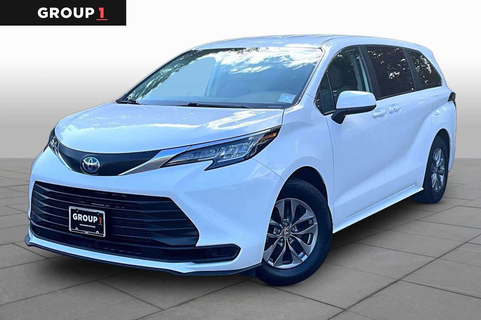 2023 Toyota Sienna LE