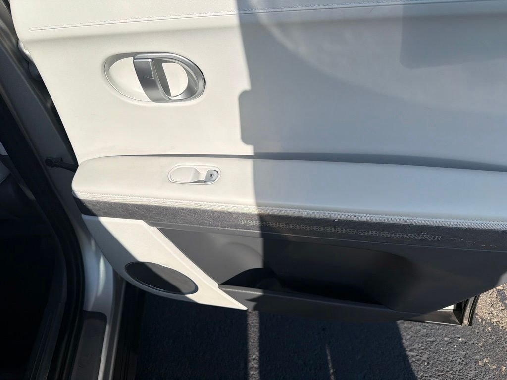 Used 2023 Gold Hyundai SEL image 19