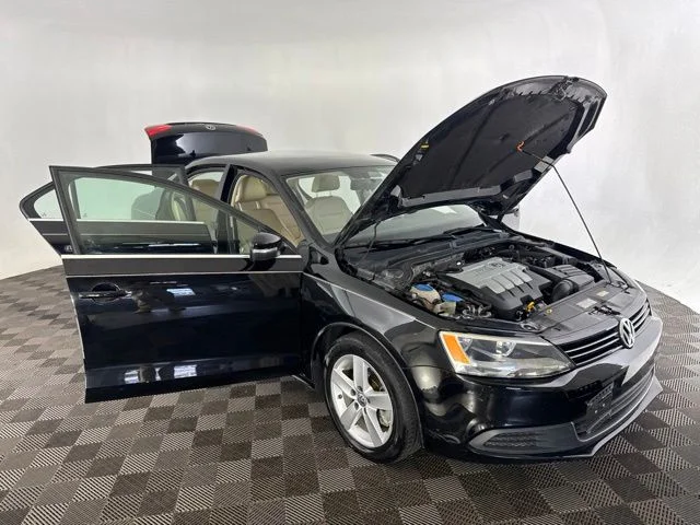 Used 2014  Volkswagen 2.0L TDI image 15