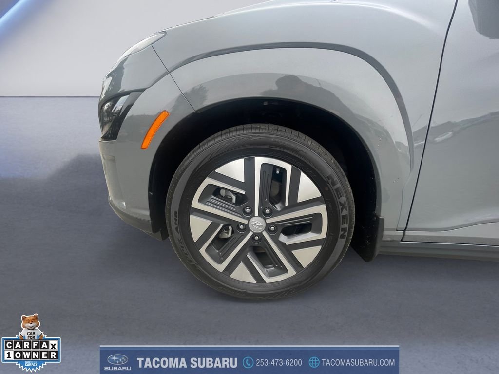 Used 2023 Gray Hyundai SE image 9