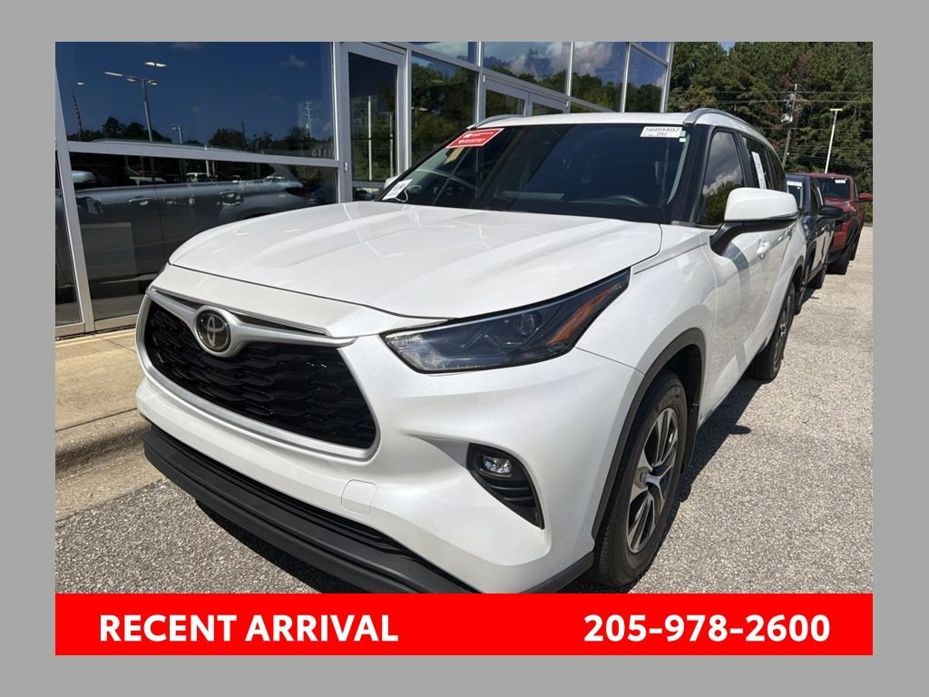 Used 2023 Beige Toyota XLE image 1