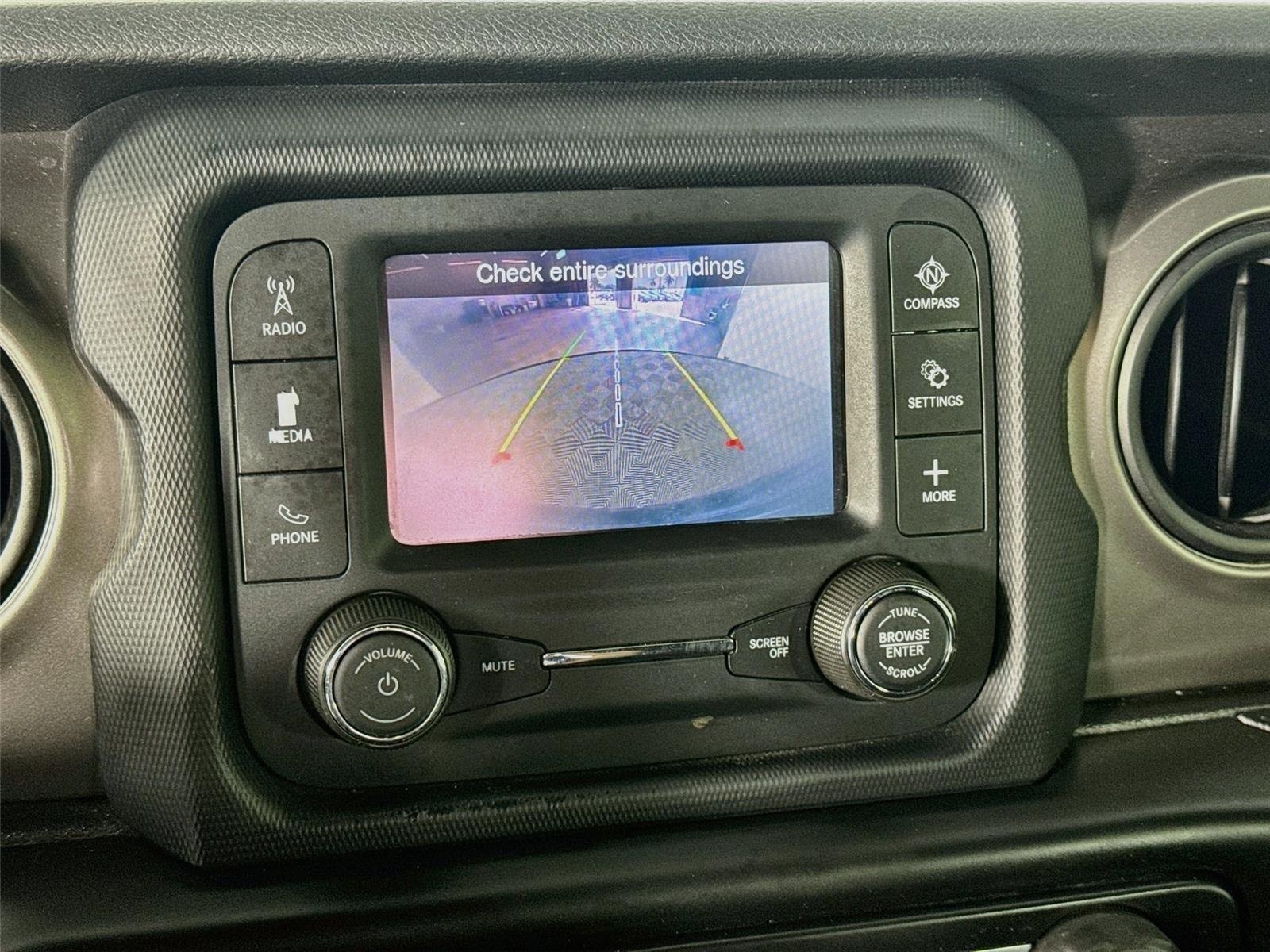 Used 2020 Bikini Pearlcoat Jeep Sport S image 15