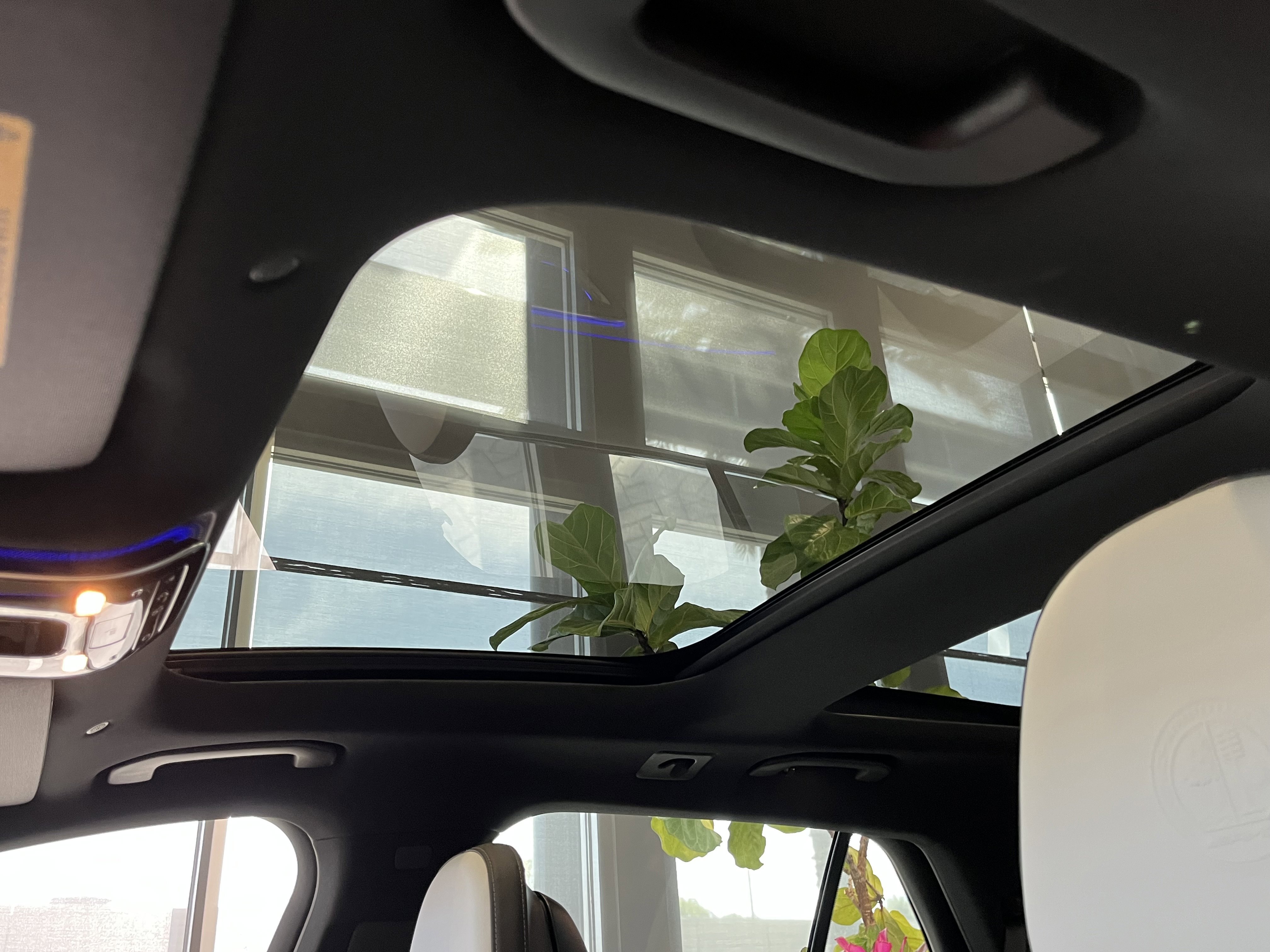 New 2026 MANUFAKTUR Moonlight White Magno Mercedes-Benz AMG® E 53 E image 27