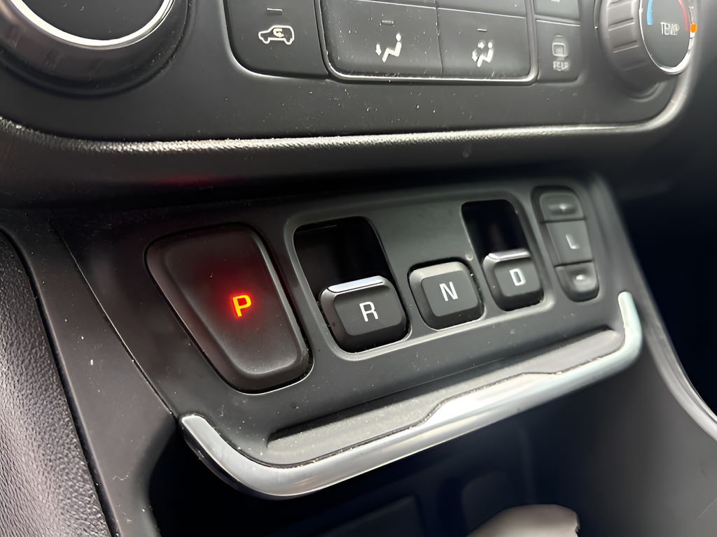 Used 2018 Red GMC SLE image 11