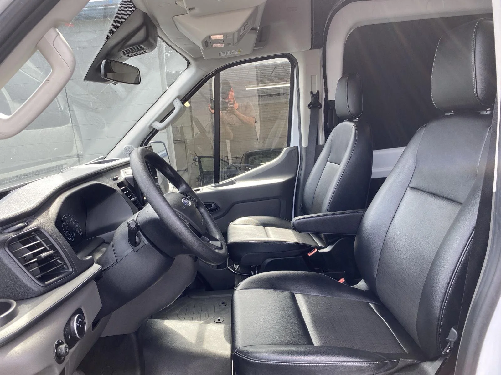 Used 2024  Ford T350 image 10