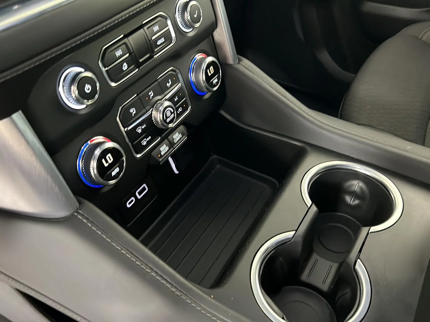 Used 2023 Onyx Black GMC SLE image 8