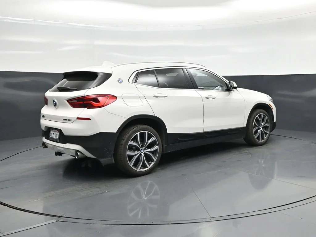 Used 2020 White BMW sDrive28i image 31