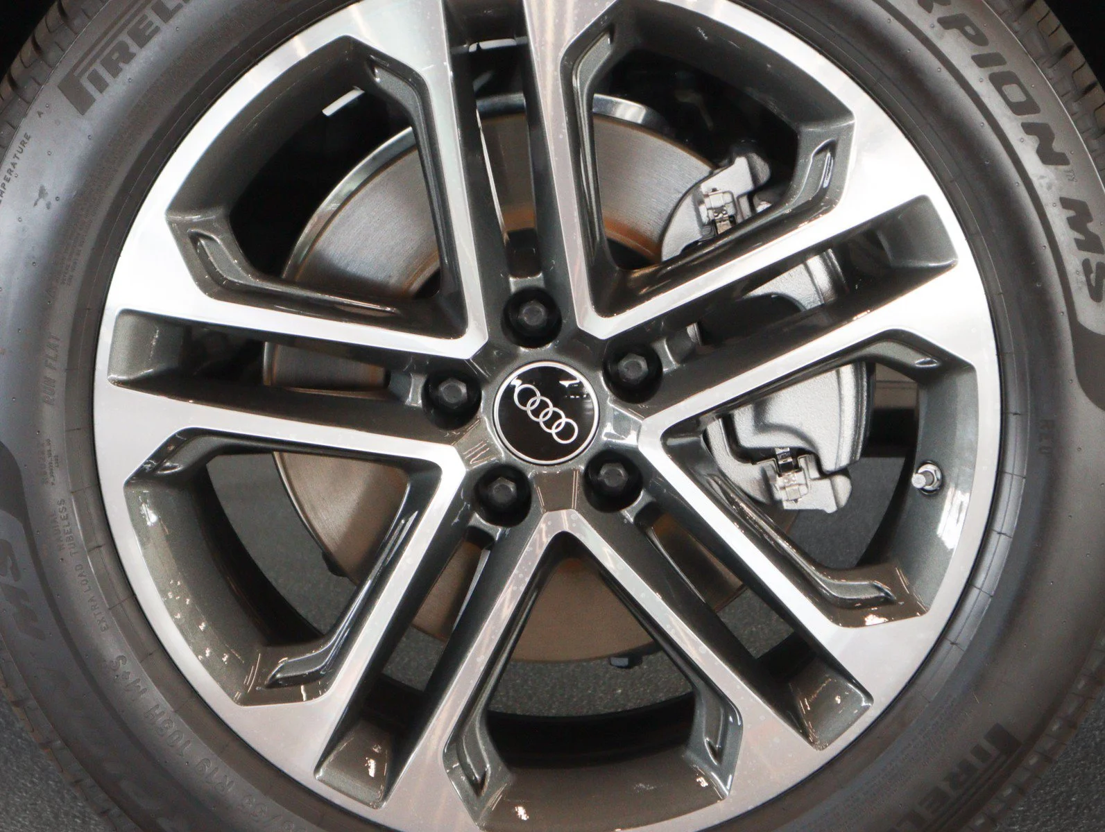 New 2026 Florett Silver Metallic Audi Premium image 7
