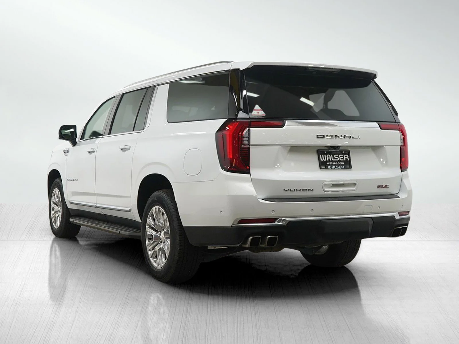 Used 2025 Summit White GMC Denali image 3