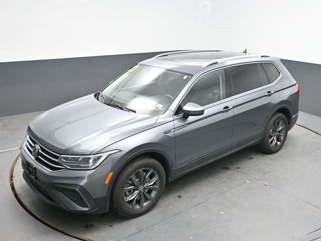 Used 2023 Gray Volkswagen 2.0T SE image 22