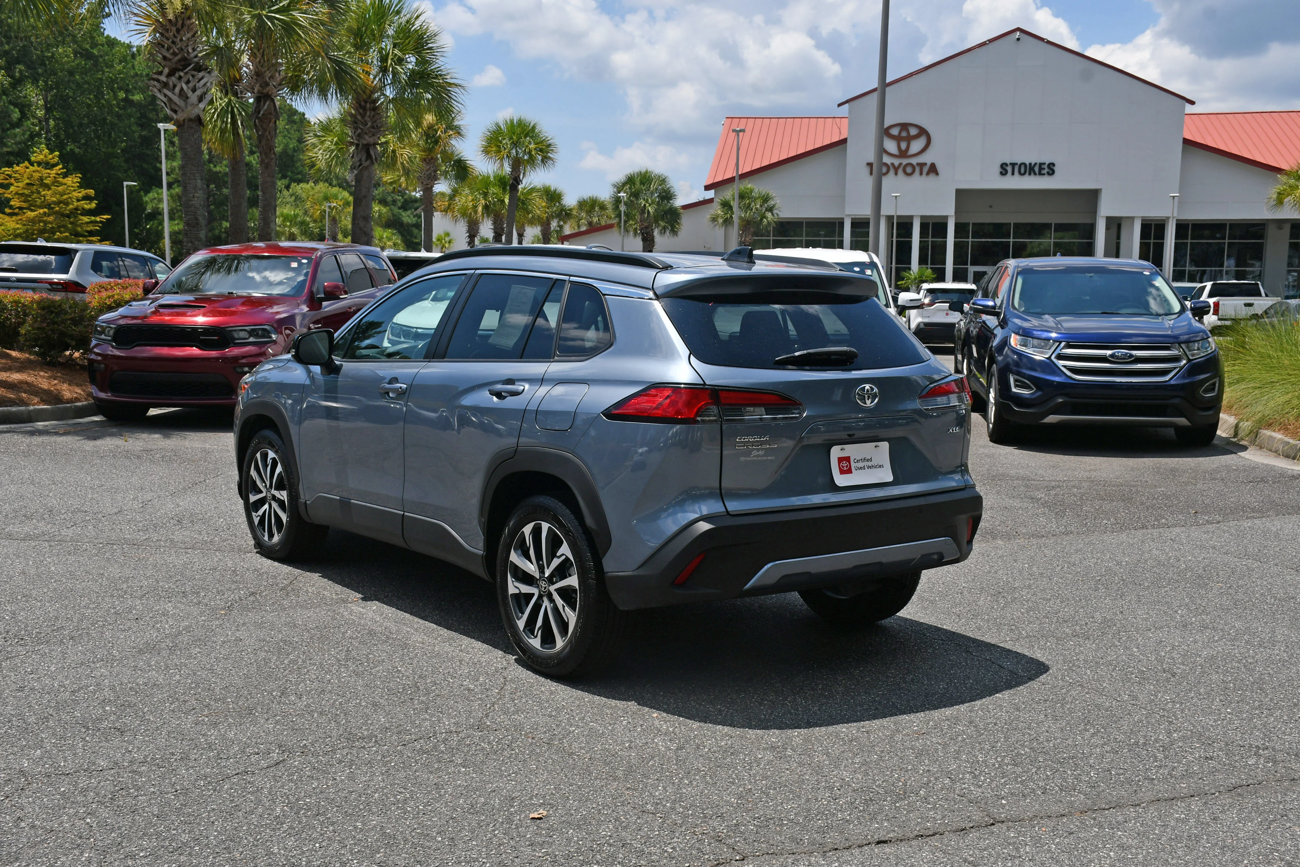 Certified Used 2025  Toyota XLE image 3