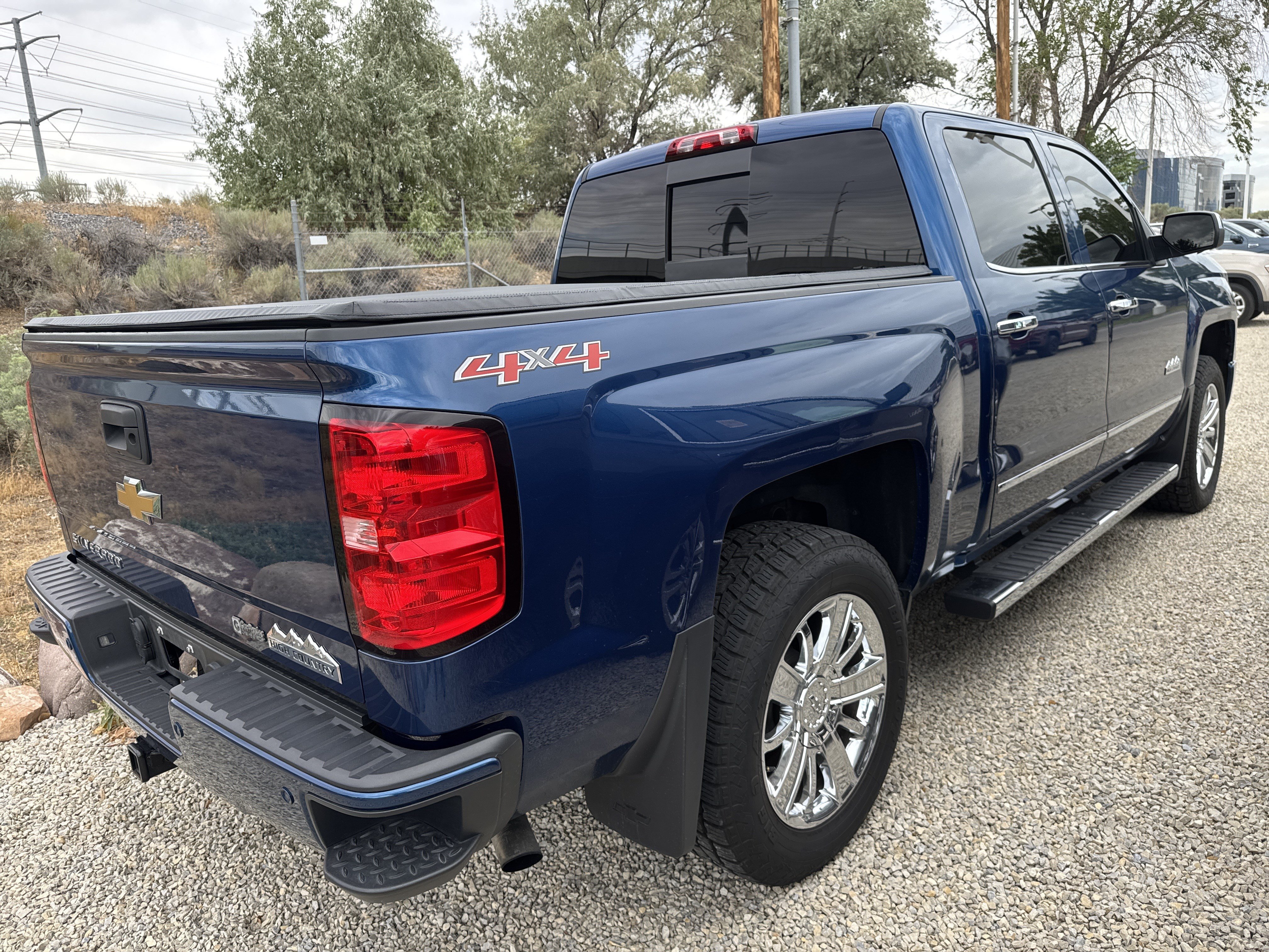 Used 2015 DEEP OCEAN BLUE METALLIC Chevrolet High Country image 3