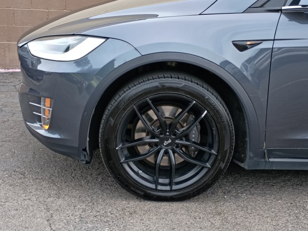 2020 Tesla Model X Long Range - Photo 9
