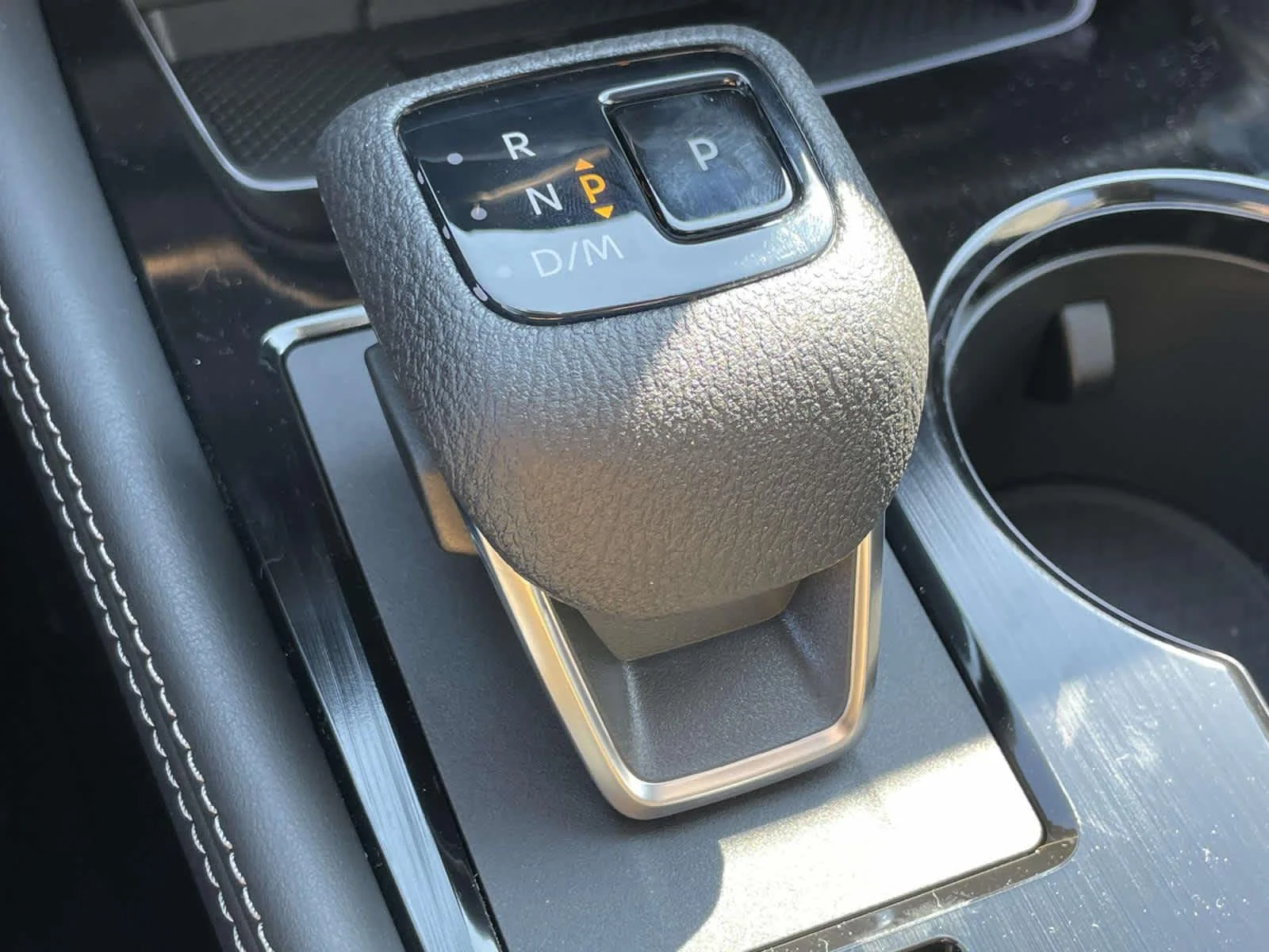 New 2026 Champagne Silver Metallic/Super Black Nissan Platinum image 30