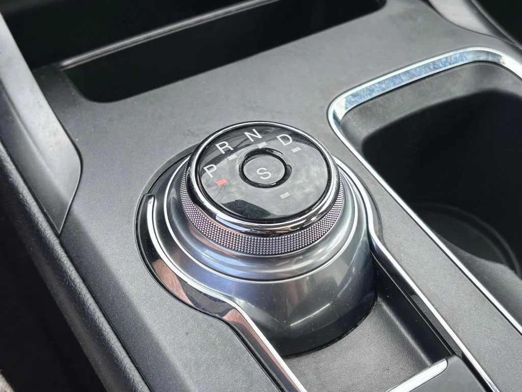 Used 2019 Gray Ford SE image 32