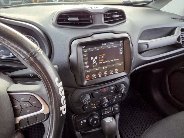 Used 2023 White Jeep Altitude image 25