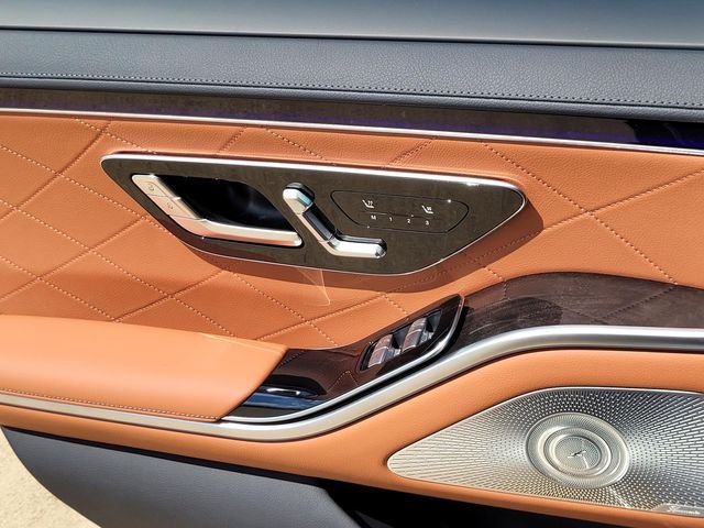 New 2026 Obsidian Black Metallic Mercedes-Benz S 580 image 27