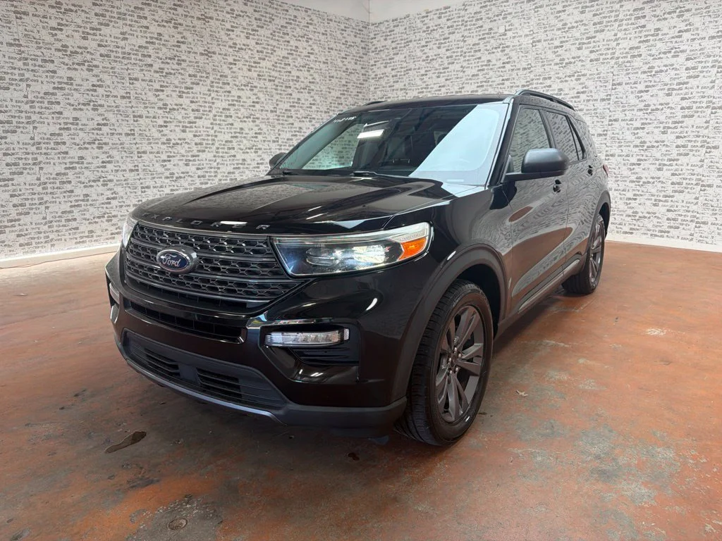 Used 2021 Agate Black Metallic Ford XLT image 3