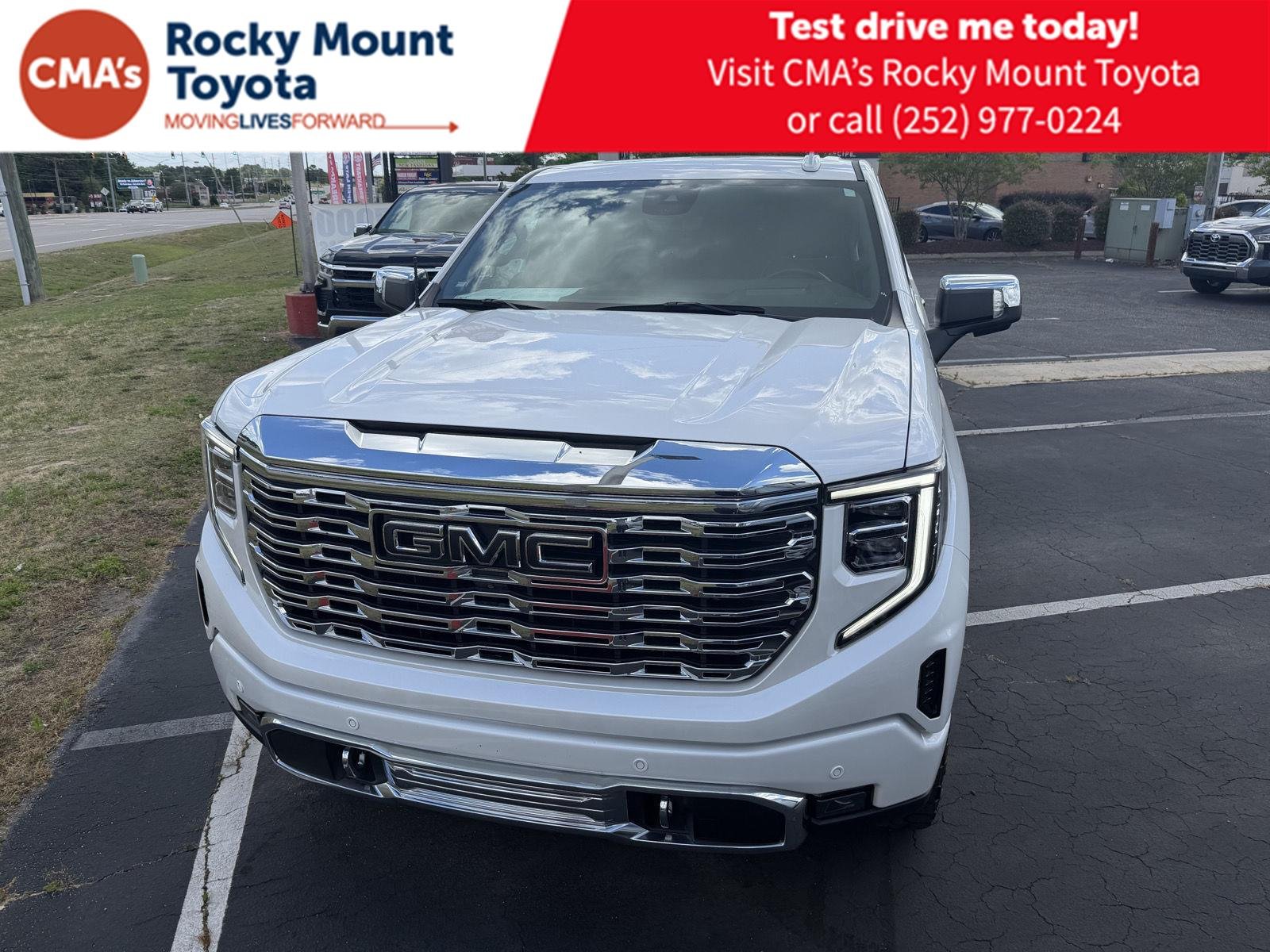 Used 2023 White Frost Tricoat GMC Denali image 2