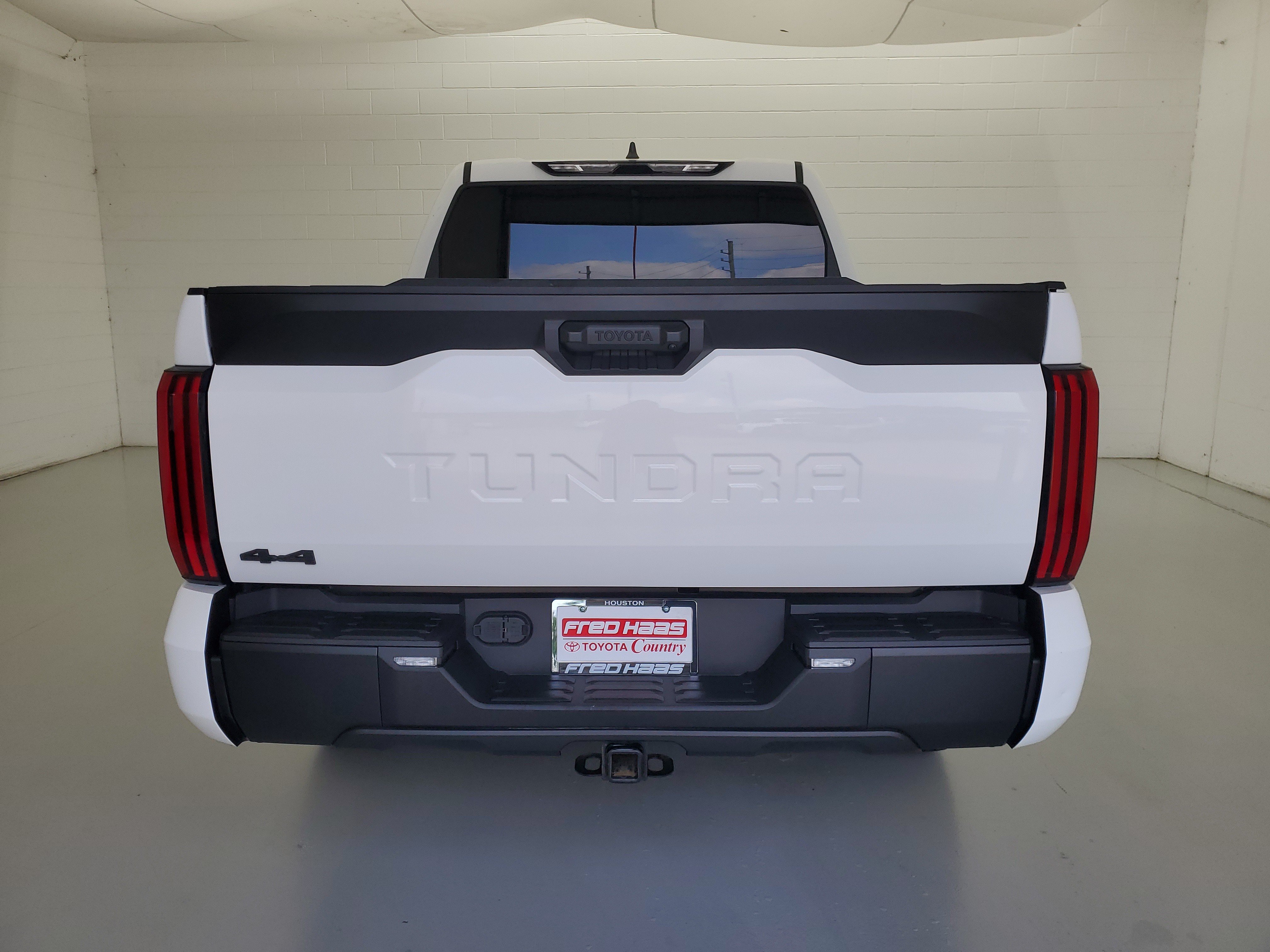 Used 2025 Ice Cap Toyota SR5 image 6