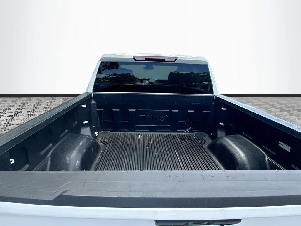 Used 2025 White Chevrolet LT image 27