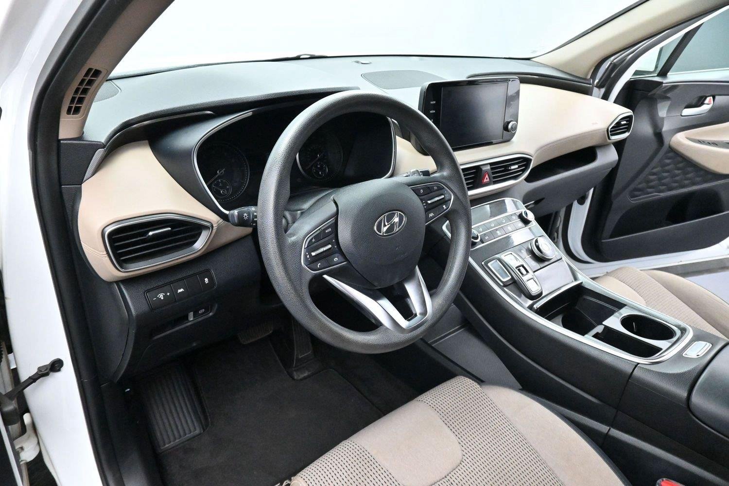 Used 2022 Quartz White Hyundai SE image 15