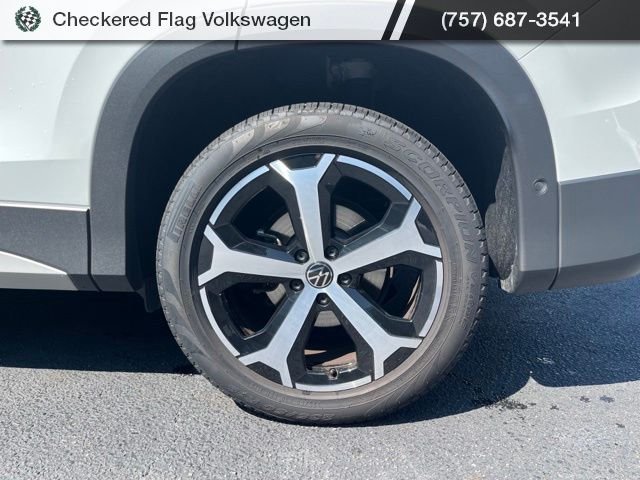 Used 2025 Pure White Volkswagen 2.0T SE image 7