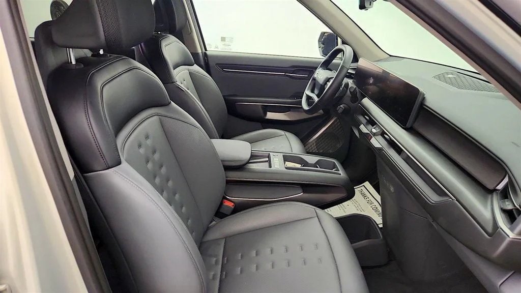 Used 2024 Ivory Silver Kia Wind AWD image 25