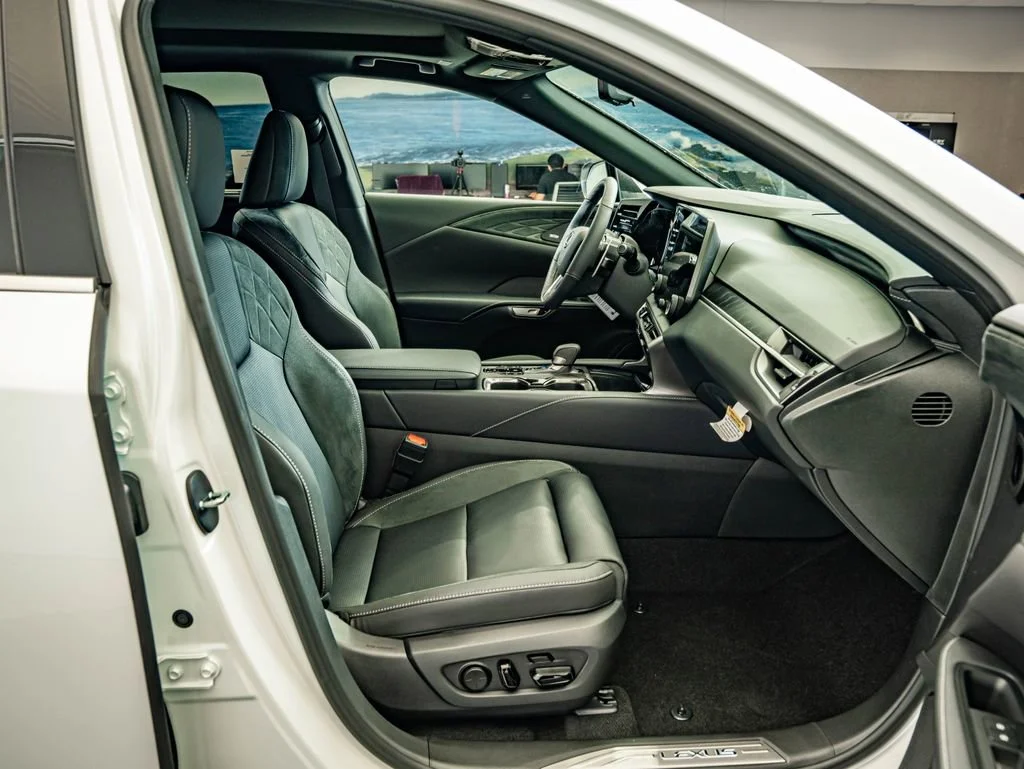 New 2026 Eminent White Pearl Lexus 350 Luxury image 34
