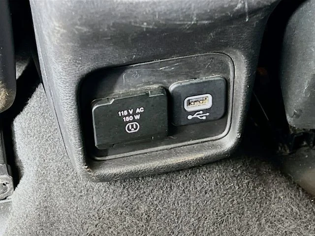 Used 2019 Silver Jeep Trailhawk image 31