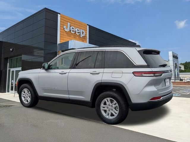 New 2025 Silver Zynith Exterior Paint Jeep Laredo image 6
