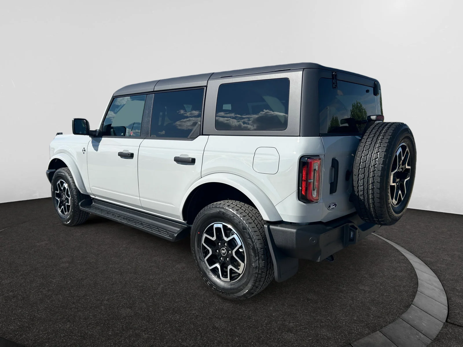 New 2026 Avalanche Grey Ford Outer Banks image 3