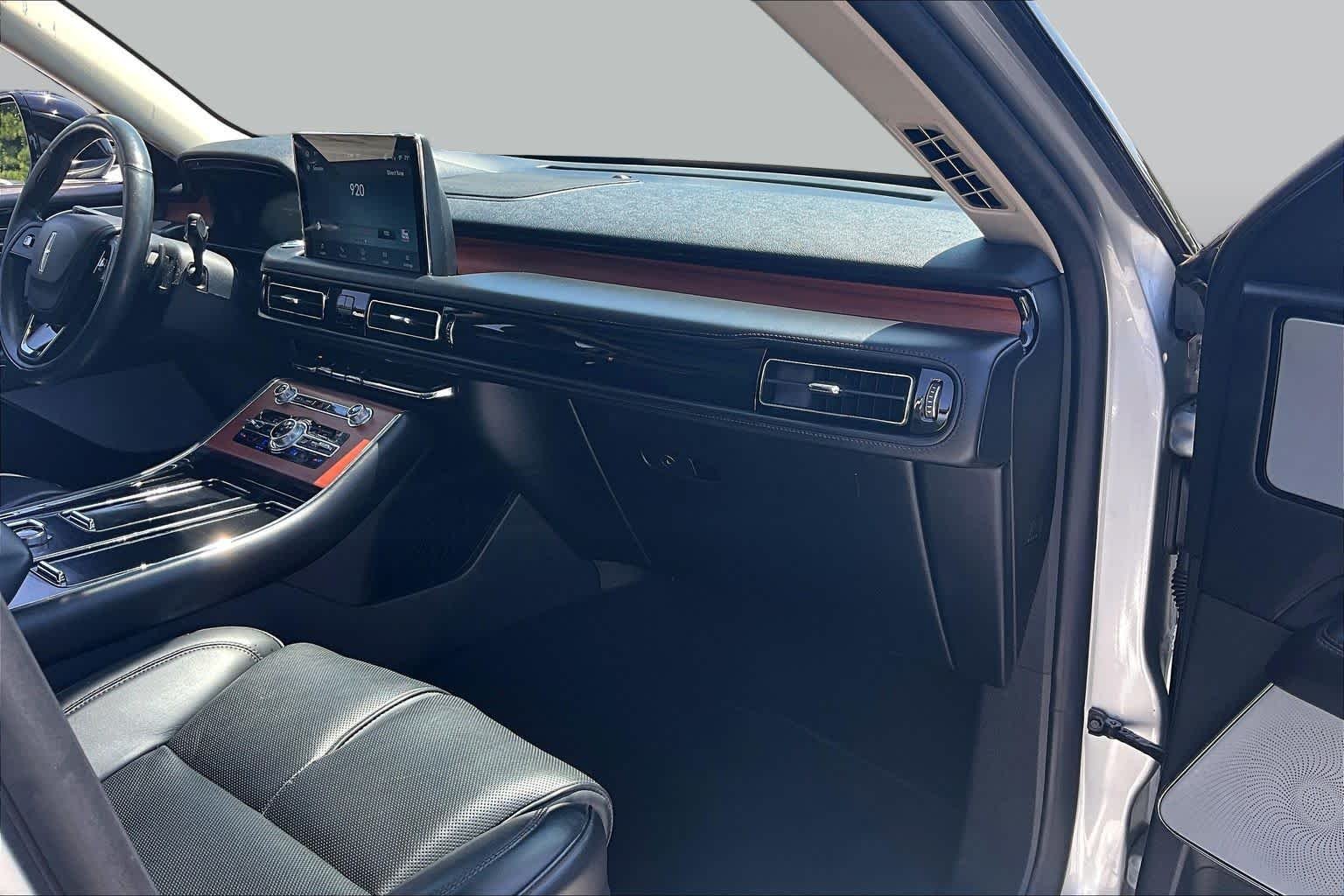 Used 2021 Silver Radiance Lincoln Grand Touring image 18